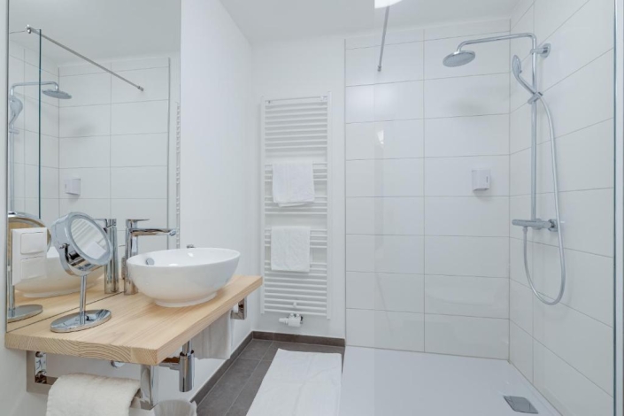 Modernes Badezimmer