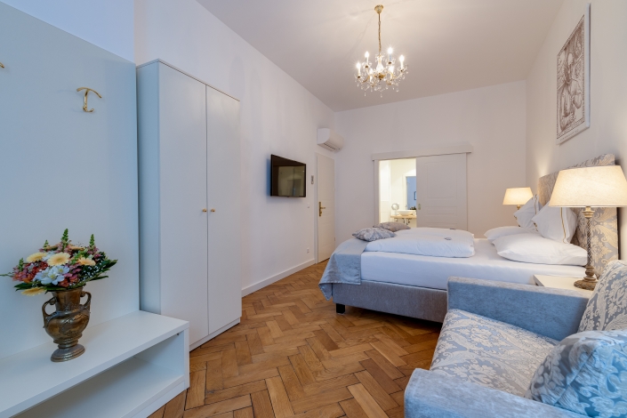 Stauraum im Dreibettzimmer
