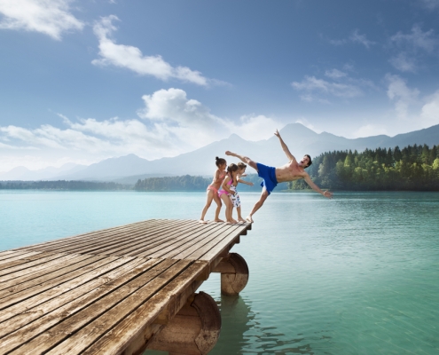 Sprung in den Faaker See